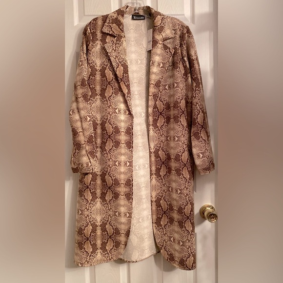NWT NEW YO & CO DUSTER TRENCH COAT JACKET 100% POLYESTER SNAKESKIN L 39 F/40 B - Picture 2 of 16